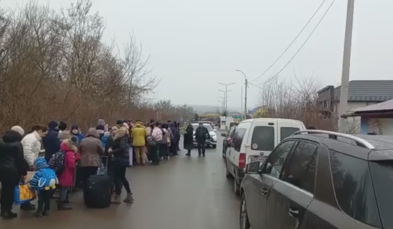 Civil lakosok, cégek és segélyszervezetek ajánlják fel segítségüket az Ukrajnából menekülőknek