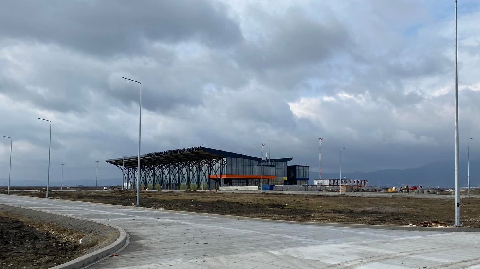 November elsején megnyithatják a brassói repülőteret