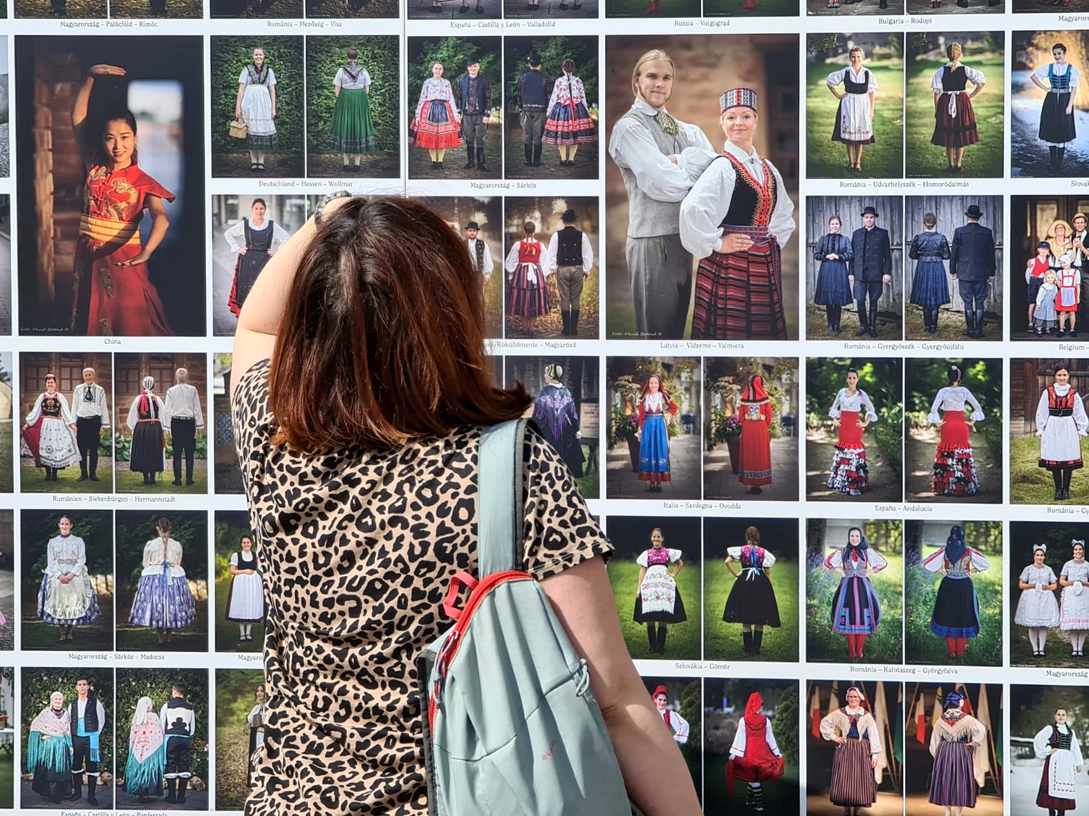 Egy tárlaton 250 nemzetiség – népviseletfotókból nyílt kiállítás Kolozsváron