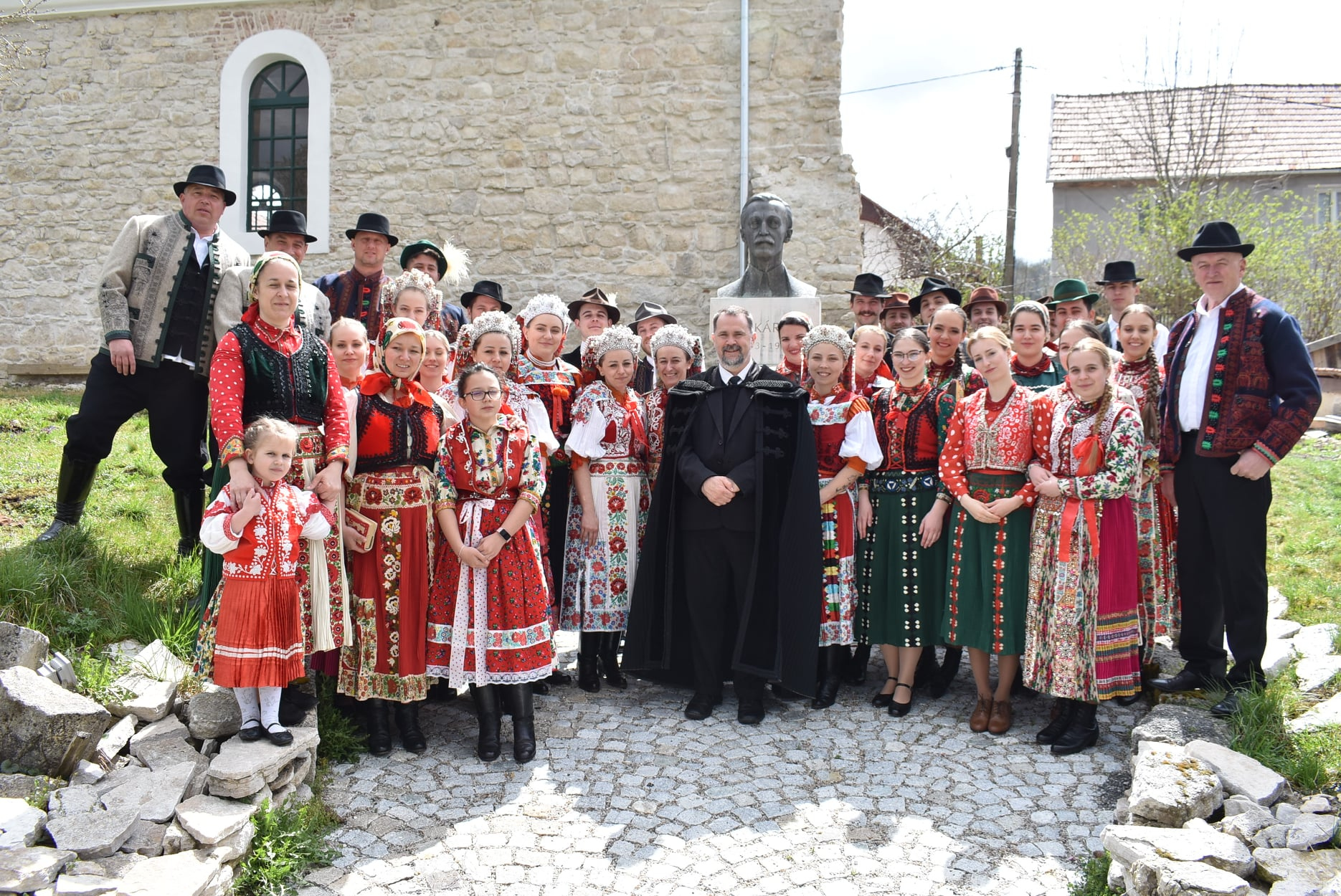 Csellókurzus és tánctábor – startol a tábori időszak Sztánán