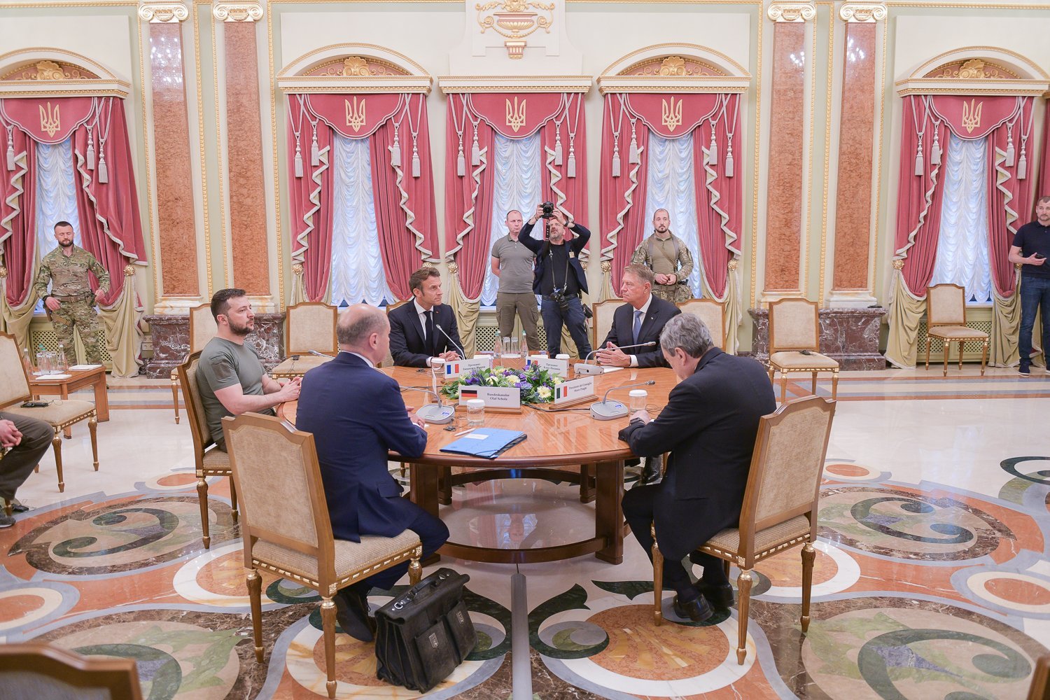 Klaus Iohannis Volodimir Zelenszkij ukrán elnökkel találkozott
