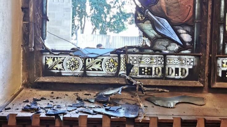 Nincs biztonsági kamerás felvétel a Szent Mihály-templom megrongálásáról