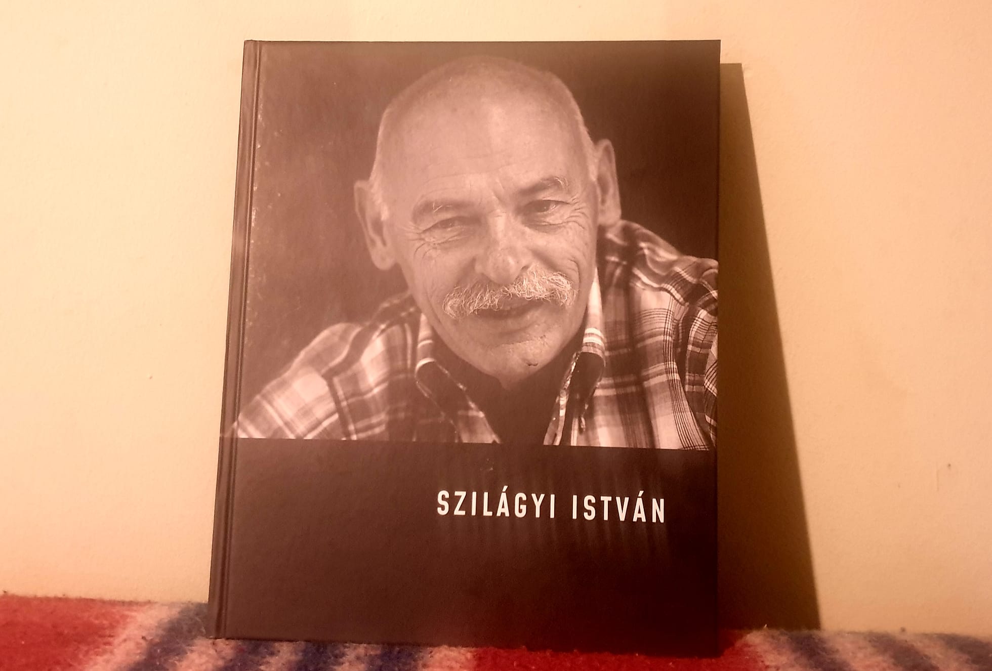 Felfedezni, megfejteni valamit írás közben és olvasáskor – a 84 éves Szilágyi István írót köszöntjük