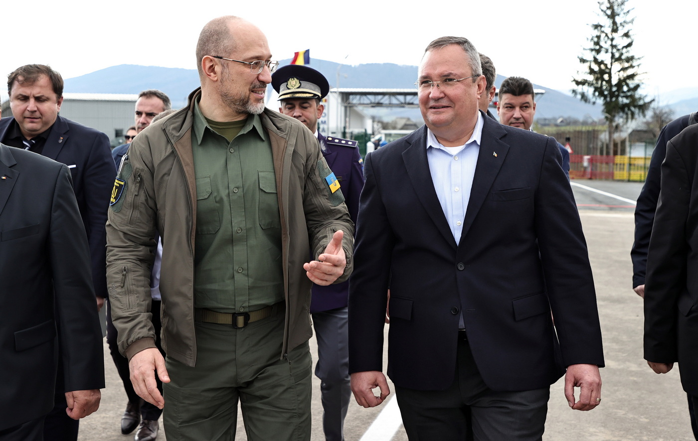 Új román-ukrán határátkelőt avatott Nicolae Ciucă román és Denisz Smihal ukrán kormányfő