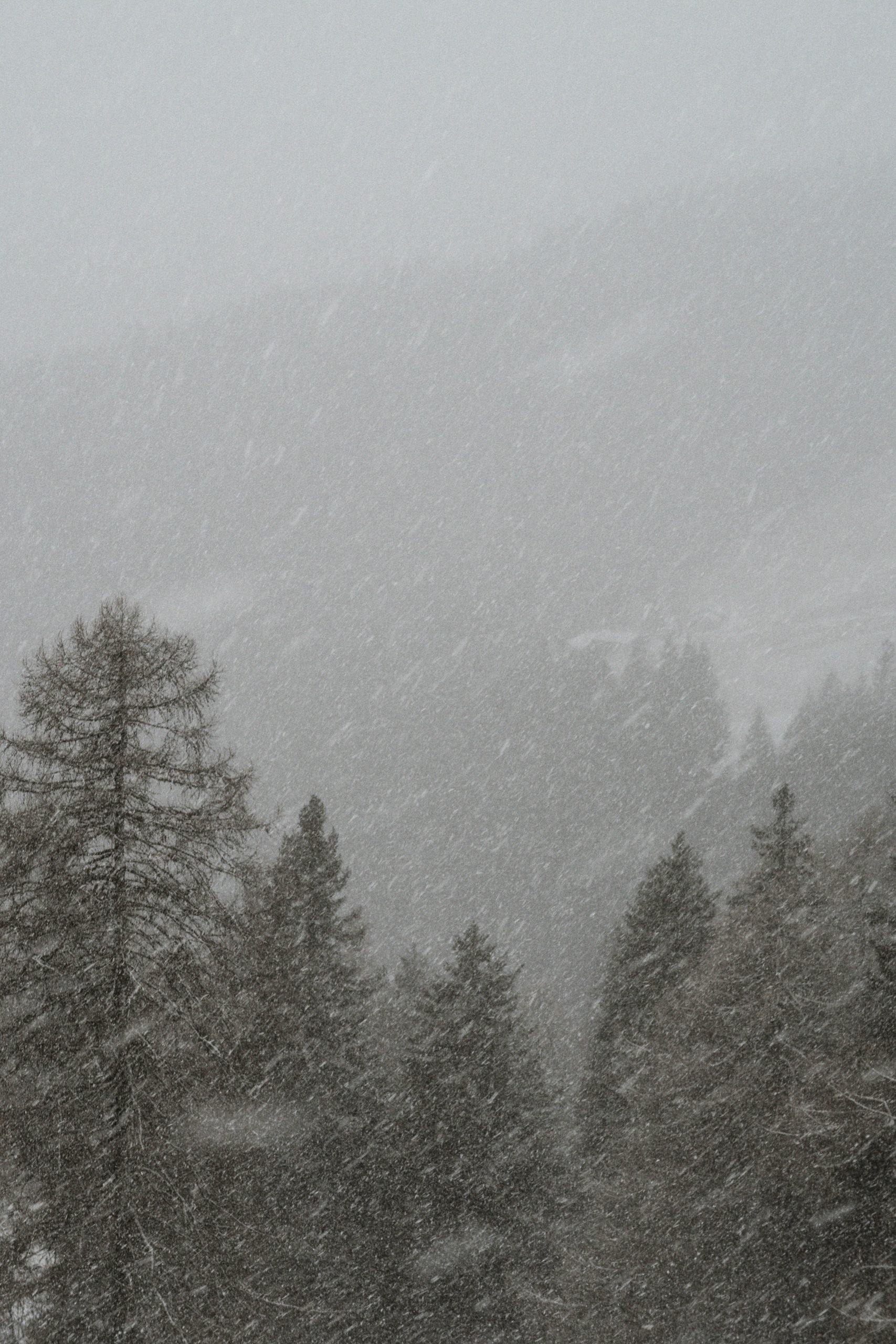 Erős szélre, hóviharra figyelmeztetnek a hegyekben