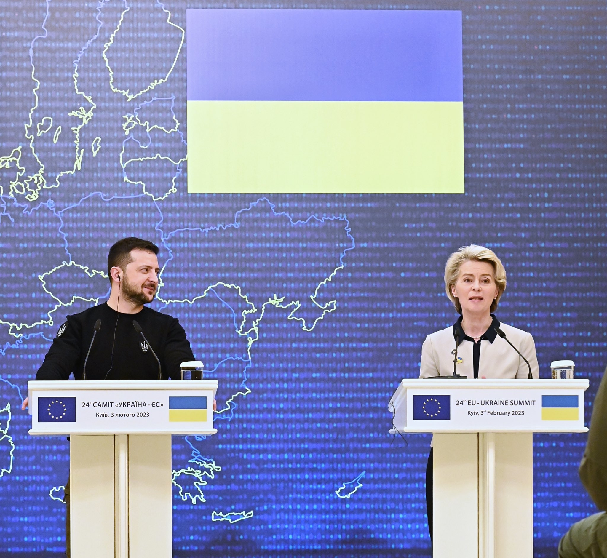Ukrajna vállalta, hogy egyeztet a kisebbségi törvénnyel kapcsolatban