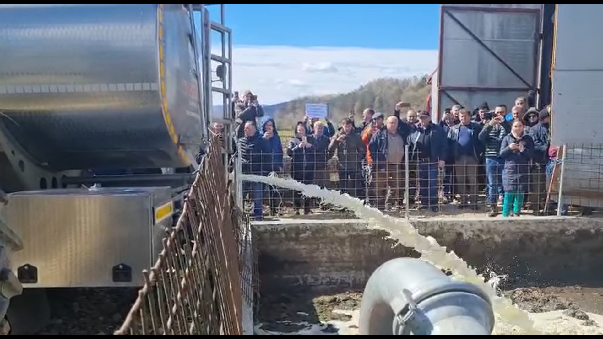 A boltban drága a tej, a gazdáktól aprópénzért veszik