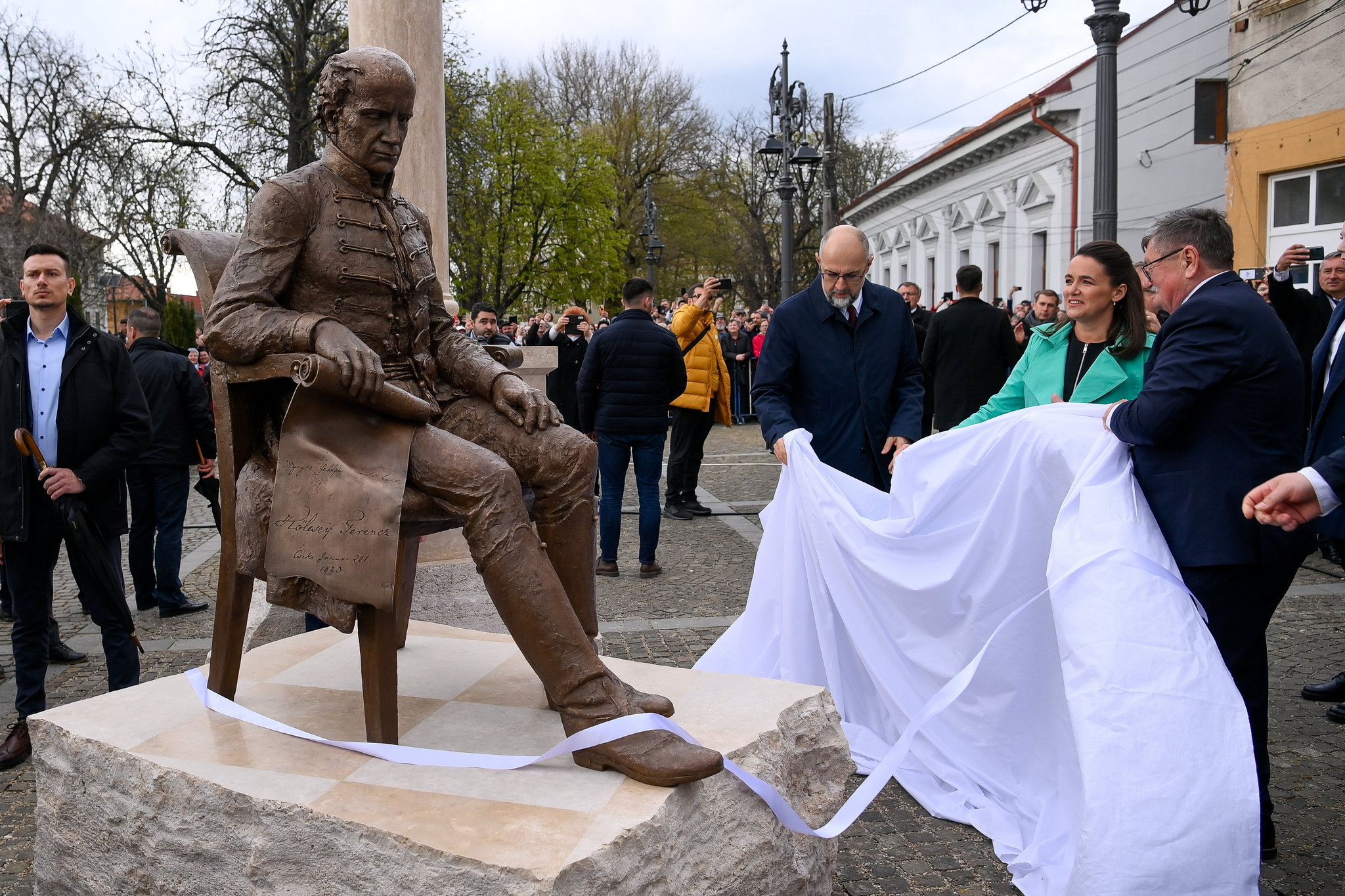 Felavatták Kölcsey Ferenc szobrát Nagykárolyban