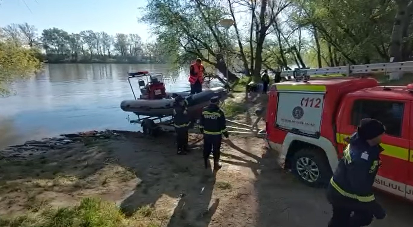 Négy embert még keresnek a Temes megyei csónakbaleset után