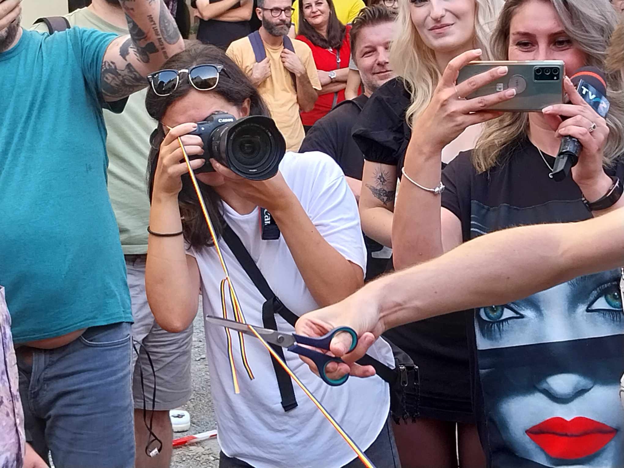 „Felavatták” a messze nem kész Egyetem utcát