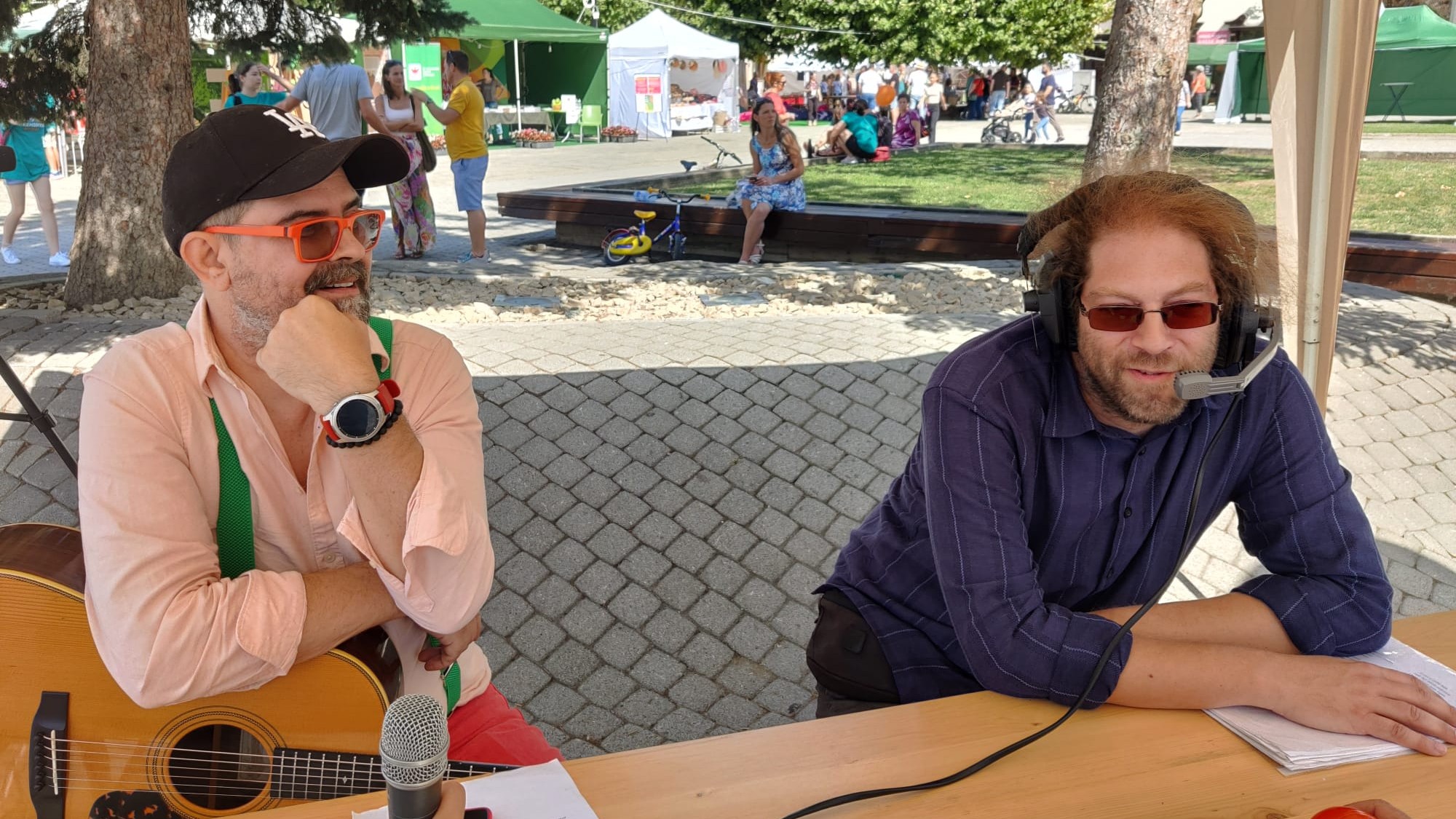 Szimpatikus „hetvenkedők” a rádiós sátorban: Varró Dániel és Molnár György