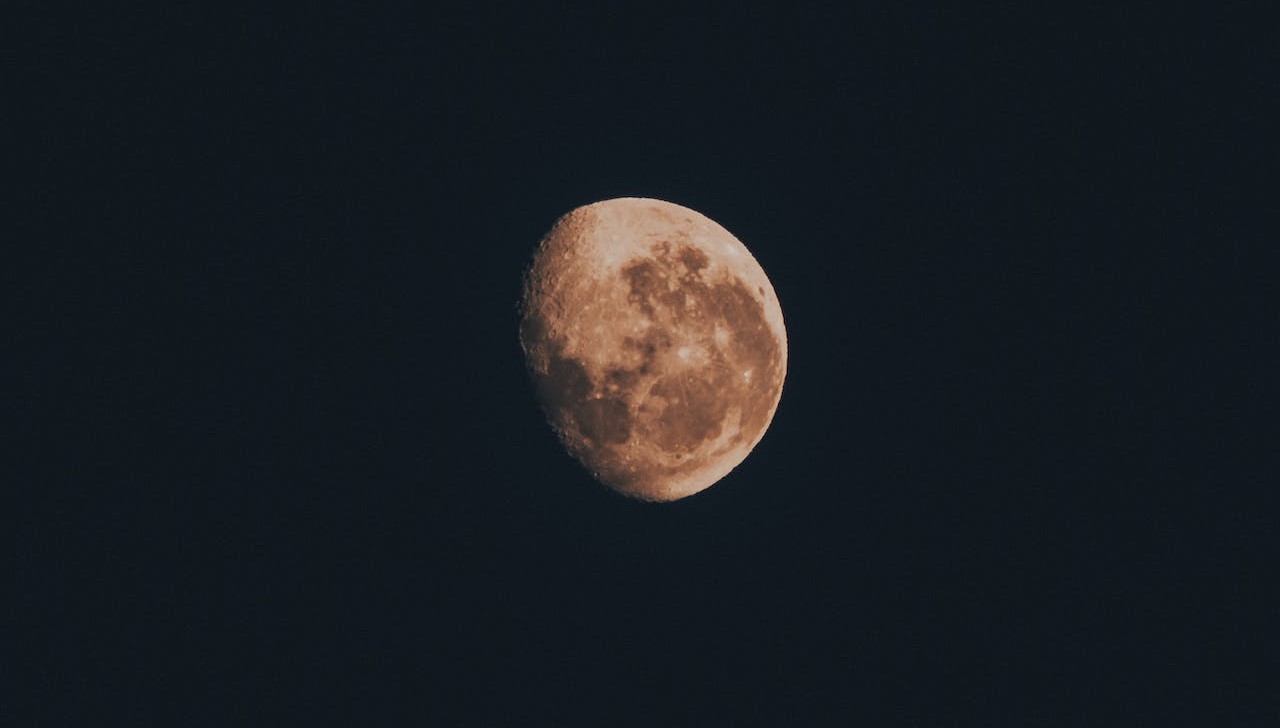Részleges holdfogyatkozást láthatunk szombat este