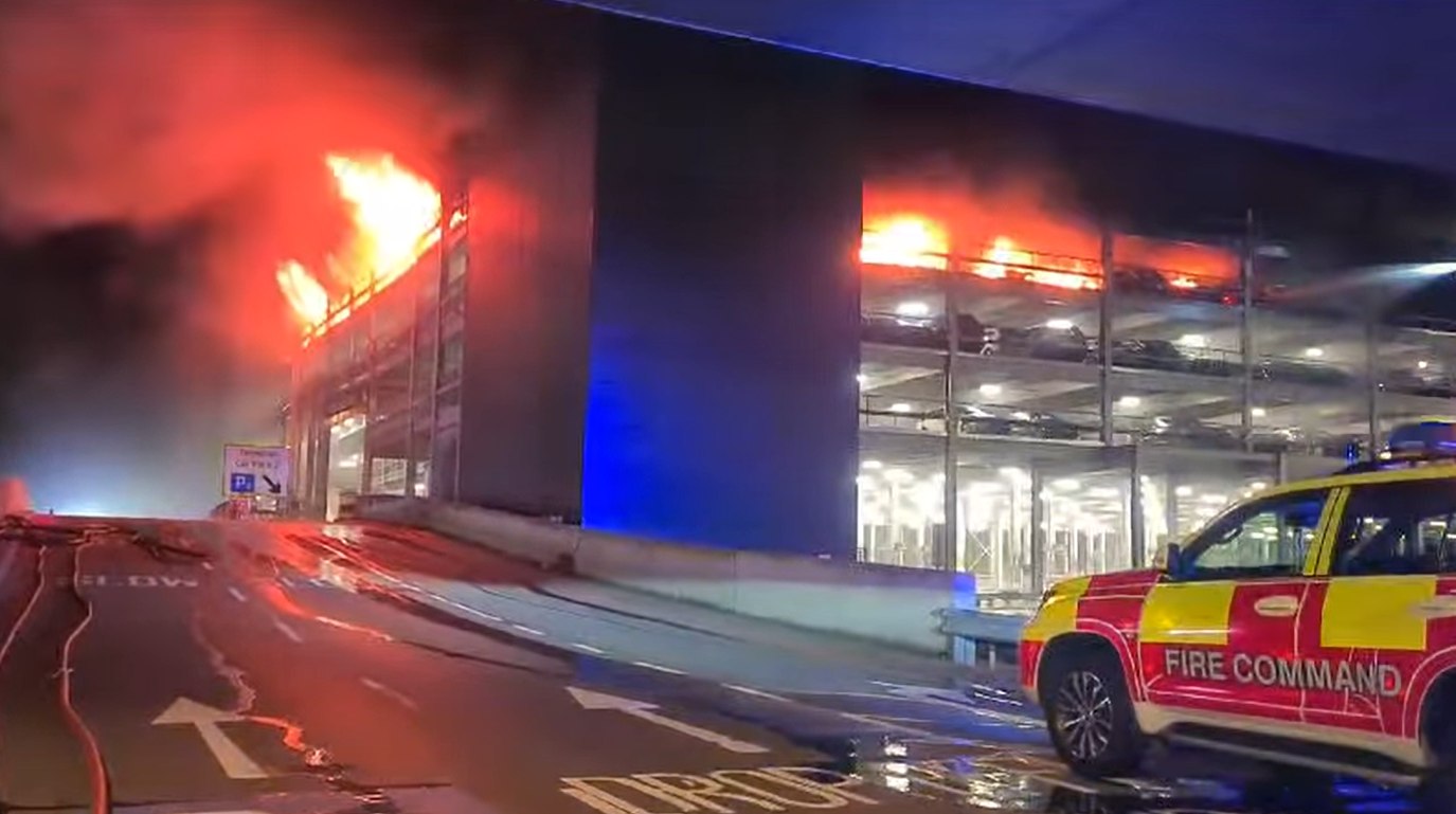 Tűz volt az éjjel a lutoni repülőtéren, délig felfüggesztették a járatokat