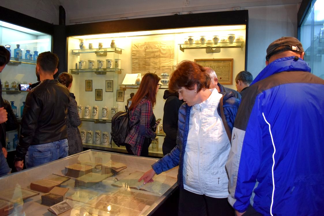 Vegyészek is kutatták a kolozsvári patikamúzeum anyagát