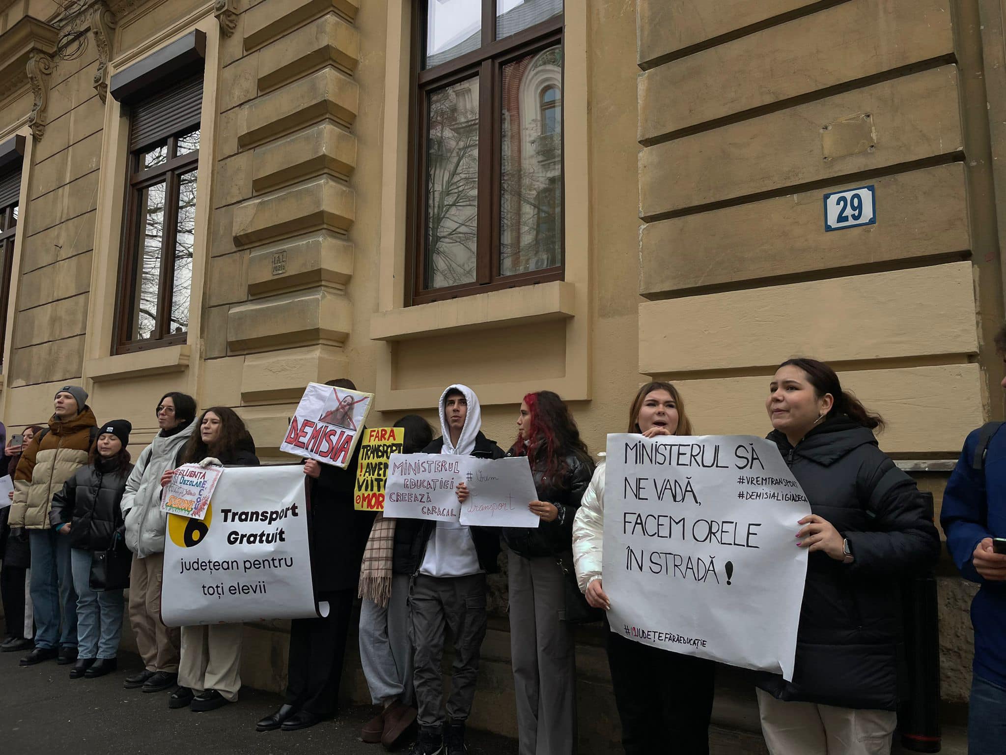 Japánsztrájkolnak hat megye tanulói az ingyenes szállítás hiánya miatt