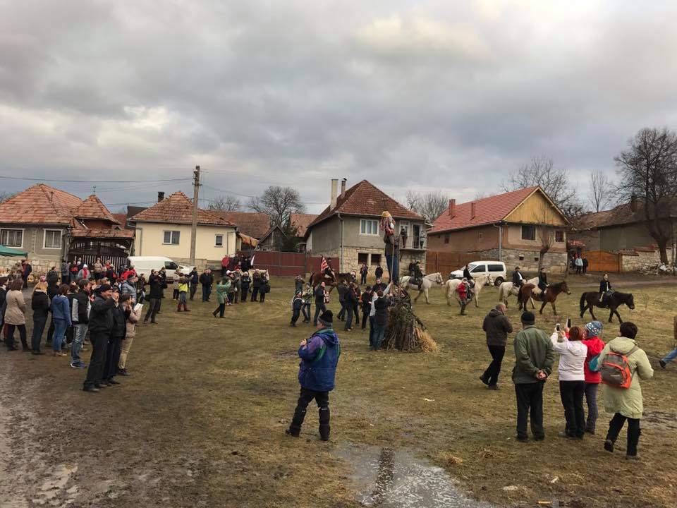 Vonatjárat és pénz nincs, de farsang akkor is lesz Sztánán