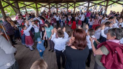 Kézművesség, zene, össztánc: Családi Folkmajális