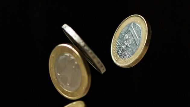Tovább gyengült a lej az euróval szemben