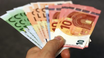 A jegybank a valutatartalékok egytizedét is elkölthette az euróárfolyam stabilizálására