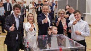 Karol Nawrocki az új lengyel elnök