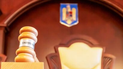 Megvonná az alkotmánybírák prémiumát