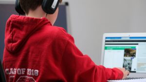 Összetett csomag az EB-től a gyerekek online védelmére