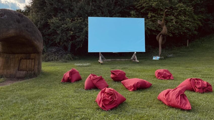 Filmvetítések a magyarfenesi Arkhai Szoborparkban Filmvetítések a magyarfenesi Arkhai Szoborparkban