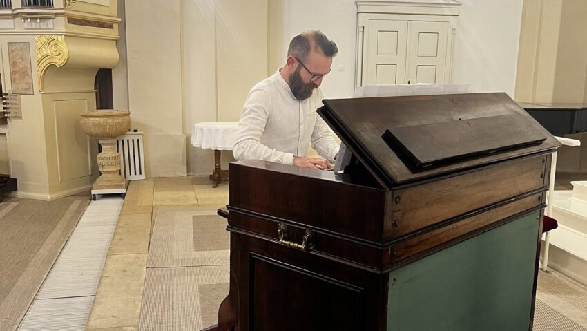 Zenetörténeti utazás három hangszer segítségével Zenetörténeti utazás három hangszer segítségével