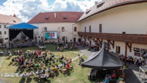 Üveggyöngyvarázs 2. – közérthetően, színesen, élvezhetően mesélni el történeteket