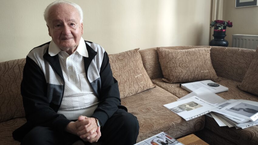 Születésnapján köszöntjük a 94 éves Uray Zoltán biológust, vívót