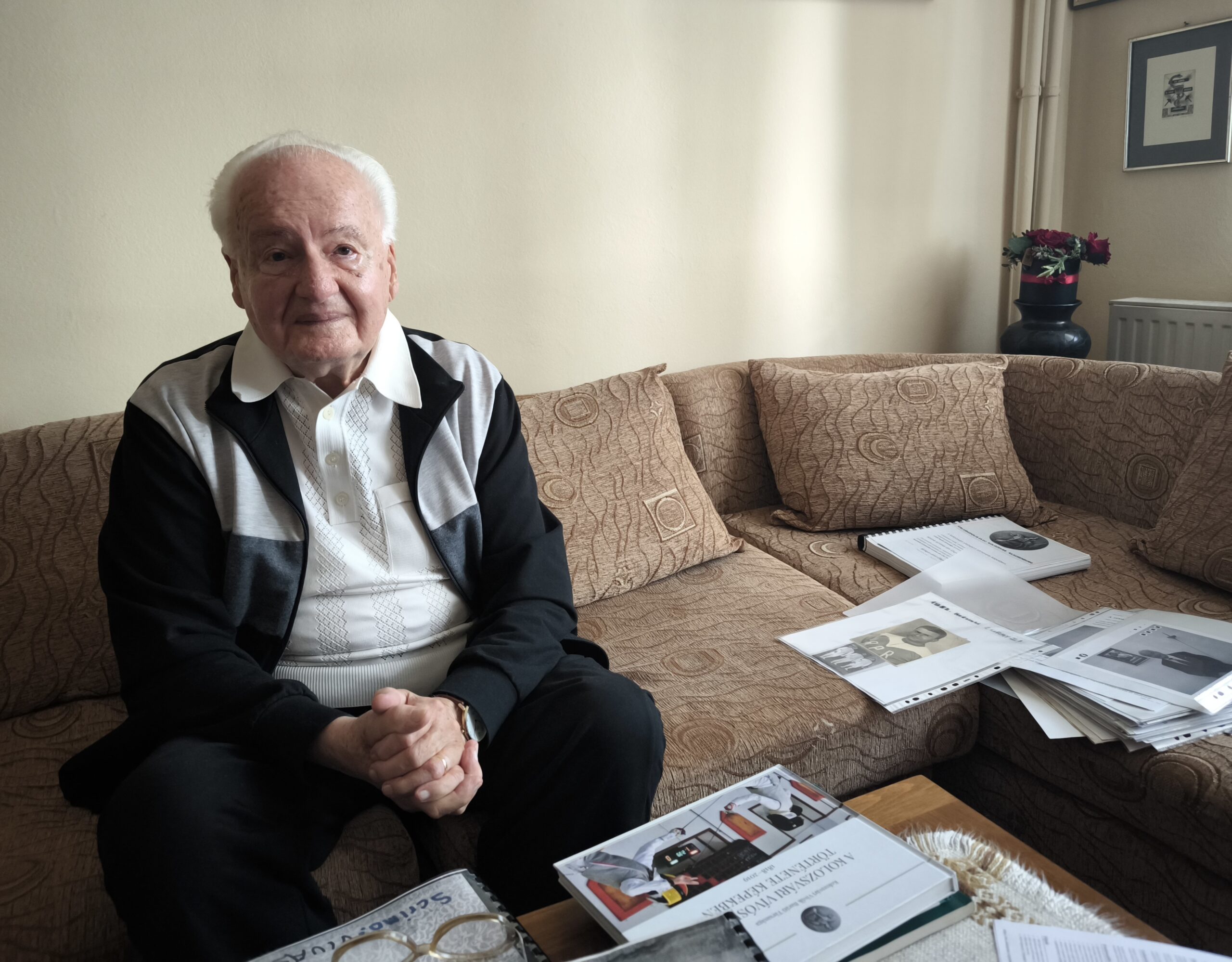 Születésnapján köszöntjük a 94 éves Uray Zoltán biológust, vívót