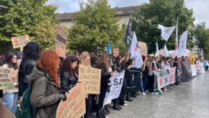 Tüntetésekkel indult az egyetemi tanév