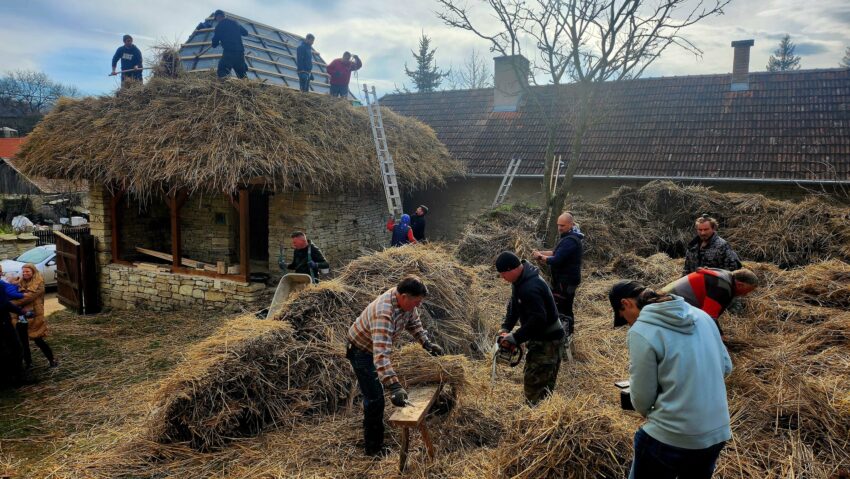 Olyan emberek is adományoztak szalmatetőre, akik sohasem jártak Kidében
