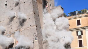 Elhunyt a román férfi, aki a Torre dei Conti romjai alatt rekedt