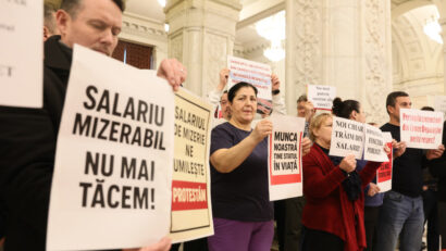 Spontán sztrájkba lépett több tucat parlamenti dolgozó