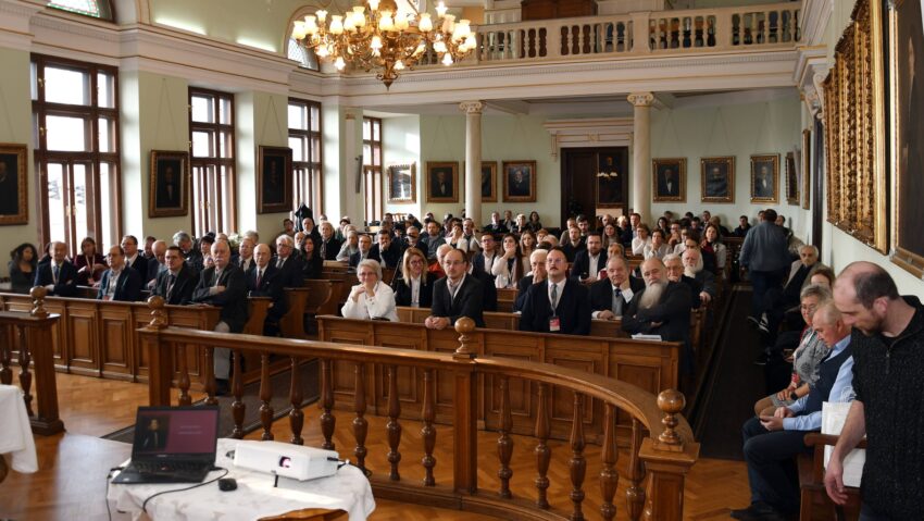 200 év a tudás és a társadalom szolgálatában