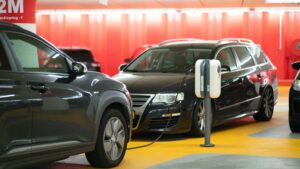 Nagyon megemelkedhet a hibrid autók adója