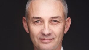 Nem poros polcoknak gyártjuk a könyveket, hanem az olvasóknak – Nagy Péter