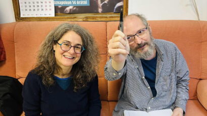 Karszámos, címkés, patinás