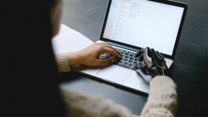 Gyakornokokat keres az RMDSZ az ErdélyGPT digitális asszisztens fejlesztéséhez