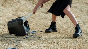 A nők elleni erőszak a tévében gyakran „tartalom”