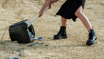 A nők elleni erőszak a tévében gyakran „tartalom”