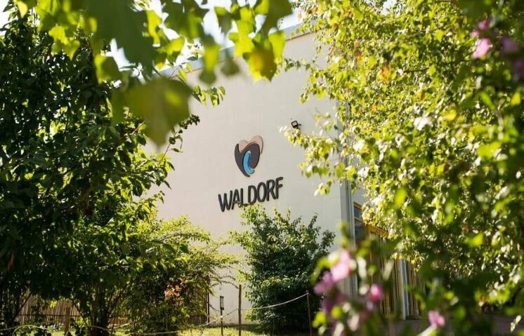 Tiltakozás a kolozsvári Waldorf iskola aligazgatónőjének elbocsátása miatt