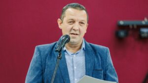 Értelmét látja, hát folytatja