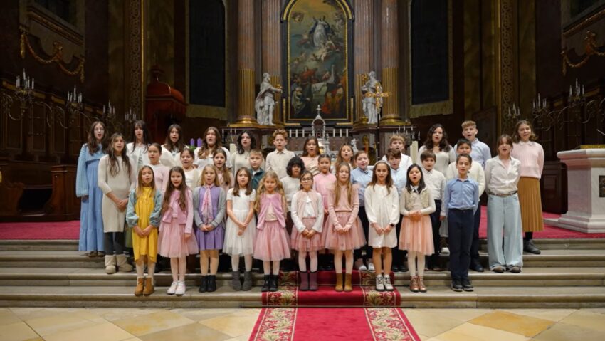 Új karácsonyi gyermekdal Geambasu Izabelától