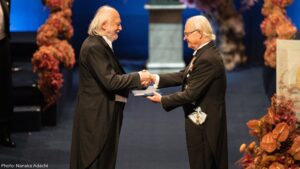 Átvette az irodalmi Nobel-díjat Krasznahorkai László