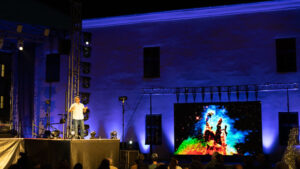 Üveggyöngyvarázs-karácsony – fiatalokkal, a fiatalokért