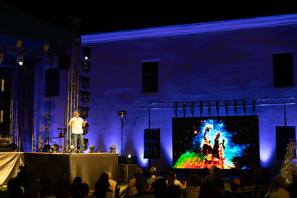 Üveggyöngyvarázs-karácsony – fiatalokkal, a fiatalokért