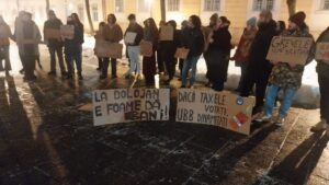 A tandíjnövelések ellen tüntettek a BBTE előtt