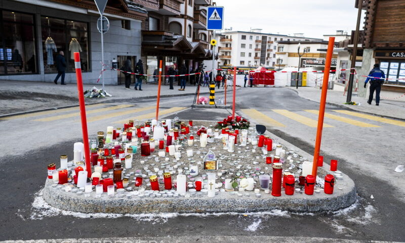 Ötnapos gyász Svájcban az újévi tűzeset áldozataiért